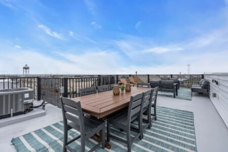 Outdoor balcony seating with Jersey neightborhood view.